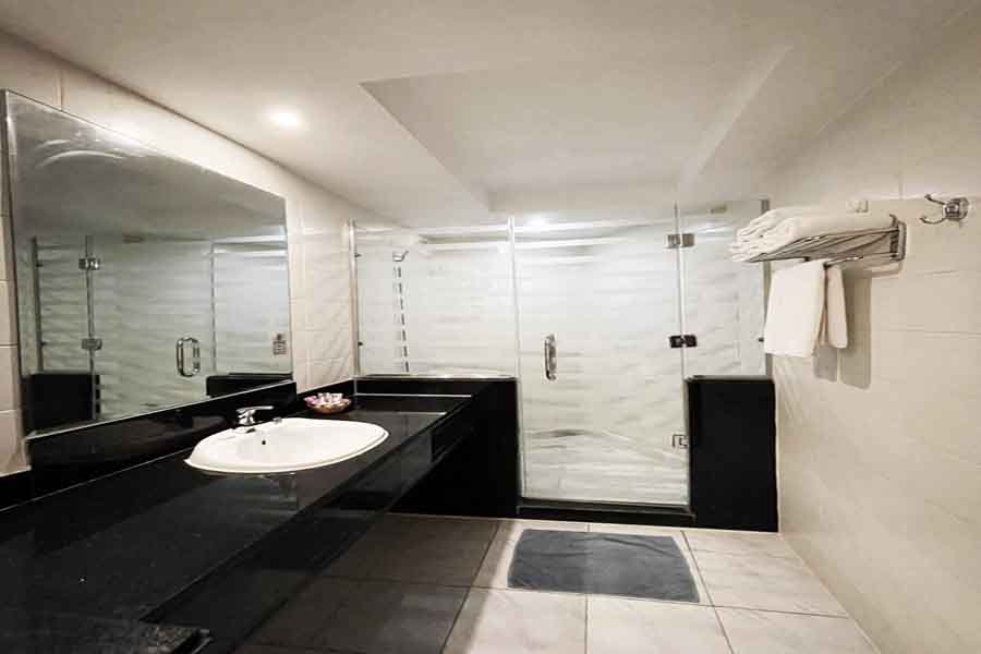 Standard Single room /  Half Board ....( Breakfast & Dinner )