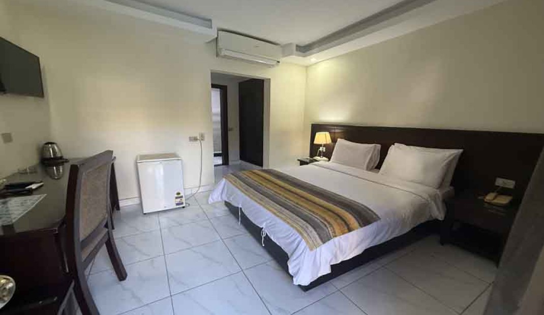 Standard Single room /  Half Board ....( Breakfast & Dinner )