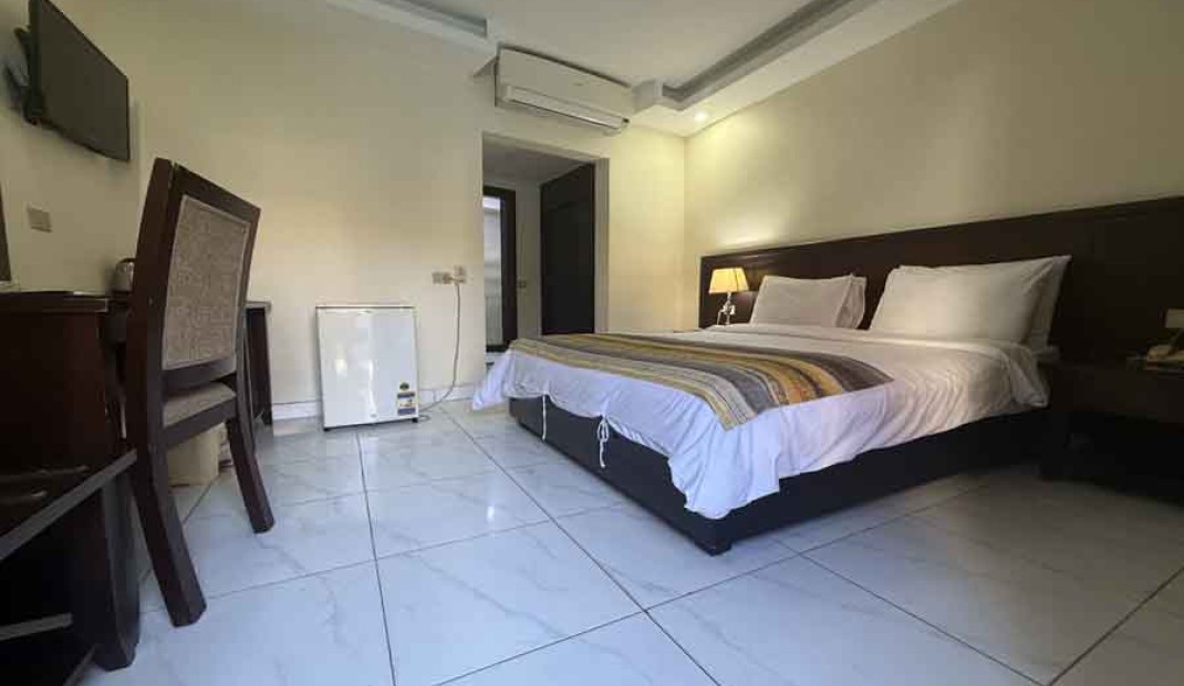 Standard Single room /  Half Board ....( Breakfast & Dinner )