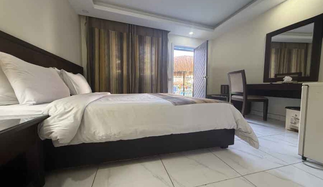 Standard Single room /  Half Board ....( Breakfast & Dinner )