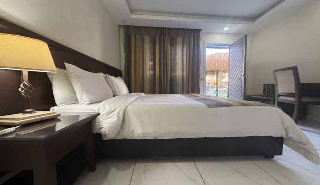 Standard Single room /  Half Board ....( Breakfast & Dinner )