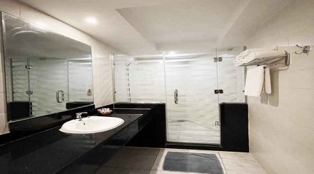 Standard Single room /  Half Board ....( Breakfast & Dinner )