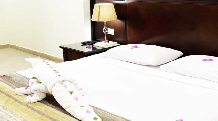 Standard Single room /  Half Board ....( Breakfast & Dinner )